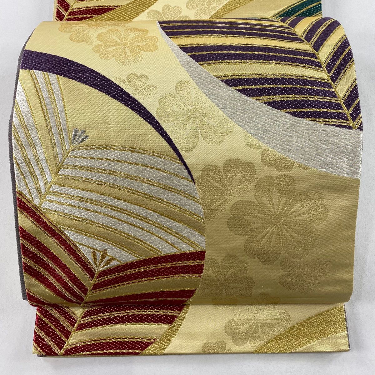 m428＊美品 振袖2点セット 牡丹 金通し 正絹 振袖 九日錦 袋帯 最高級古典柄振袖 関芳/最高級金駒金彩刺繍友禅 白/金/ゴールド