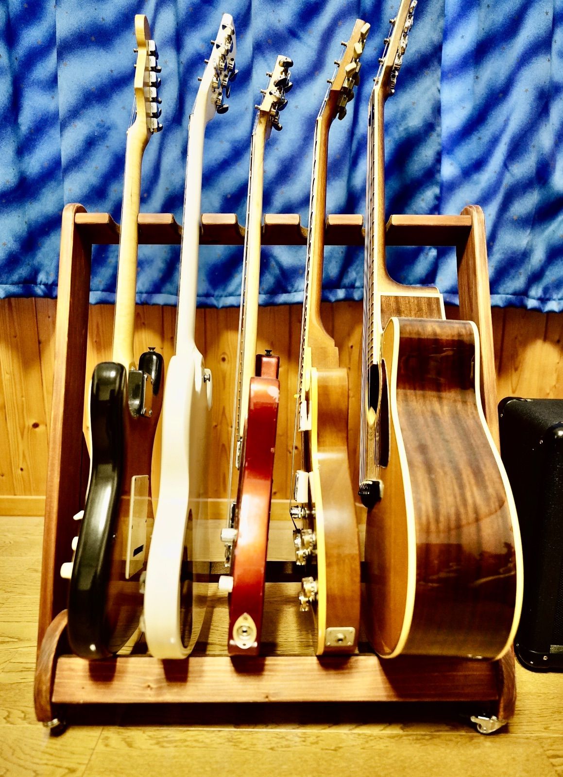 木製ギタースタンド