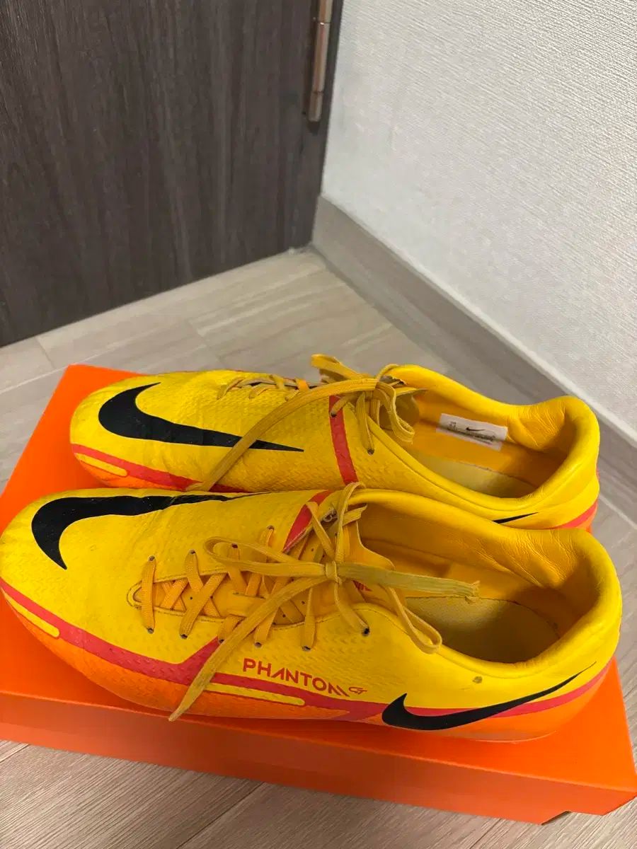 NIKE ナイキ ファントム gt クラブ クリッツ イエロー サッカーシューズ
