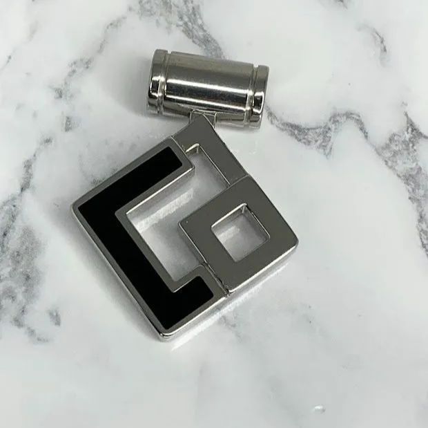 ミ*ー様 コラントツテ トップ ブラック＆シルバー コラントッテ ネックレス ブラック×シルバー トップのみ - メルカリ