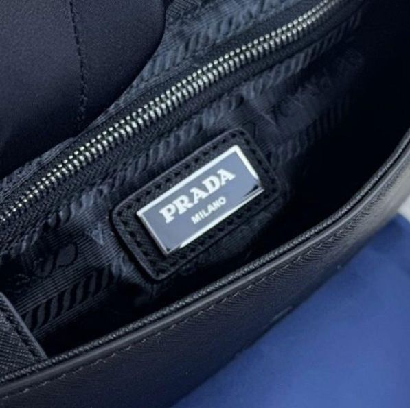 即発・新品未使用】💕 PRADA プラダ ショルダーバッグ メンズ ブラック  