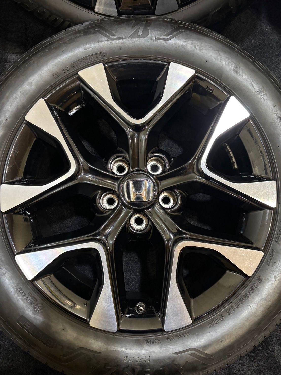 ブリヂストン　アレンザHL33 225/55/18 zr-v純正タイヤ4本　良品 2024年製 新車外し品】ホンダ ZR-V Zグレード 純正 18in 7J +50