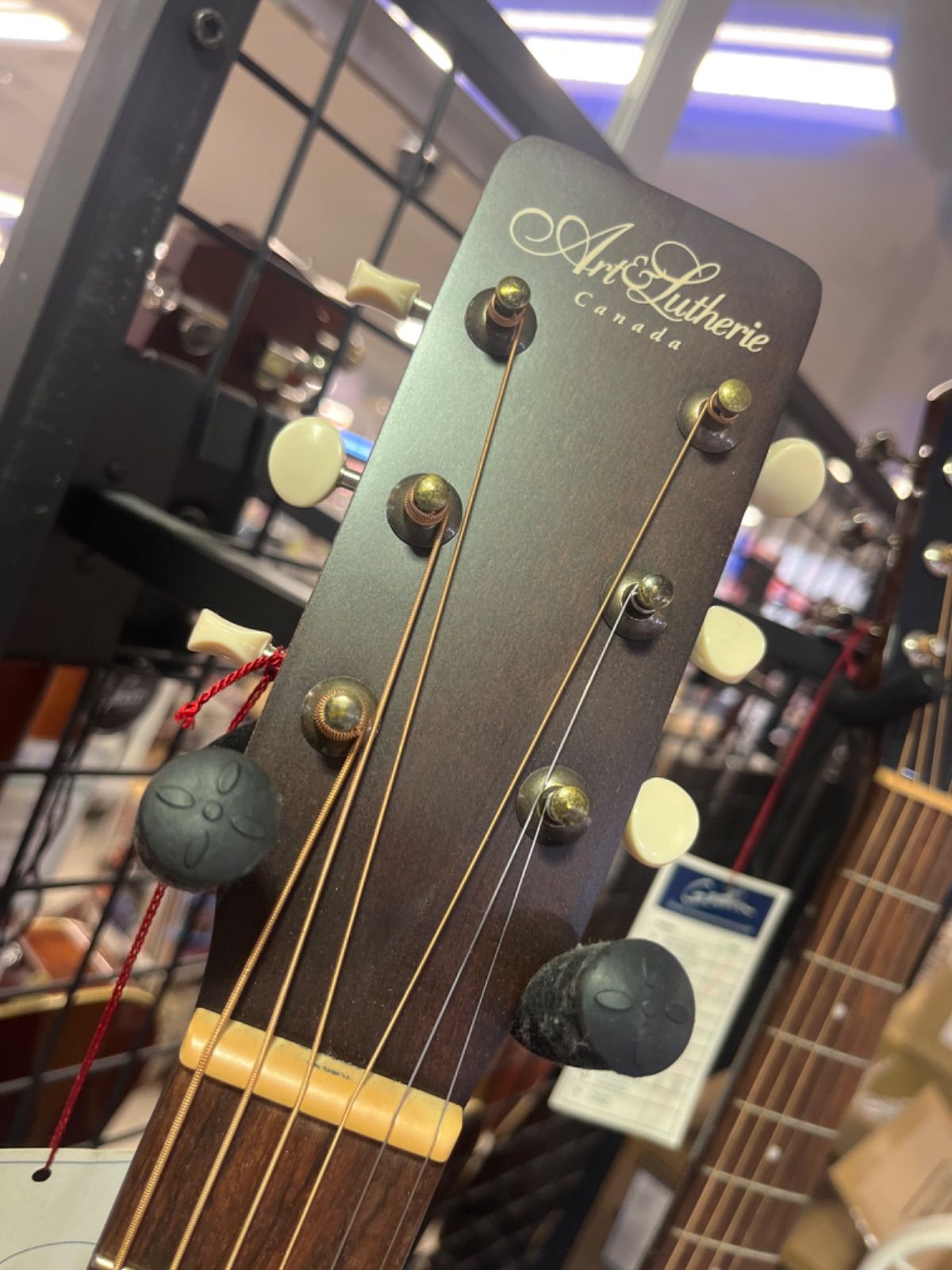 - Lutherie