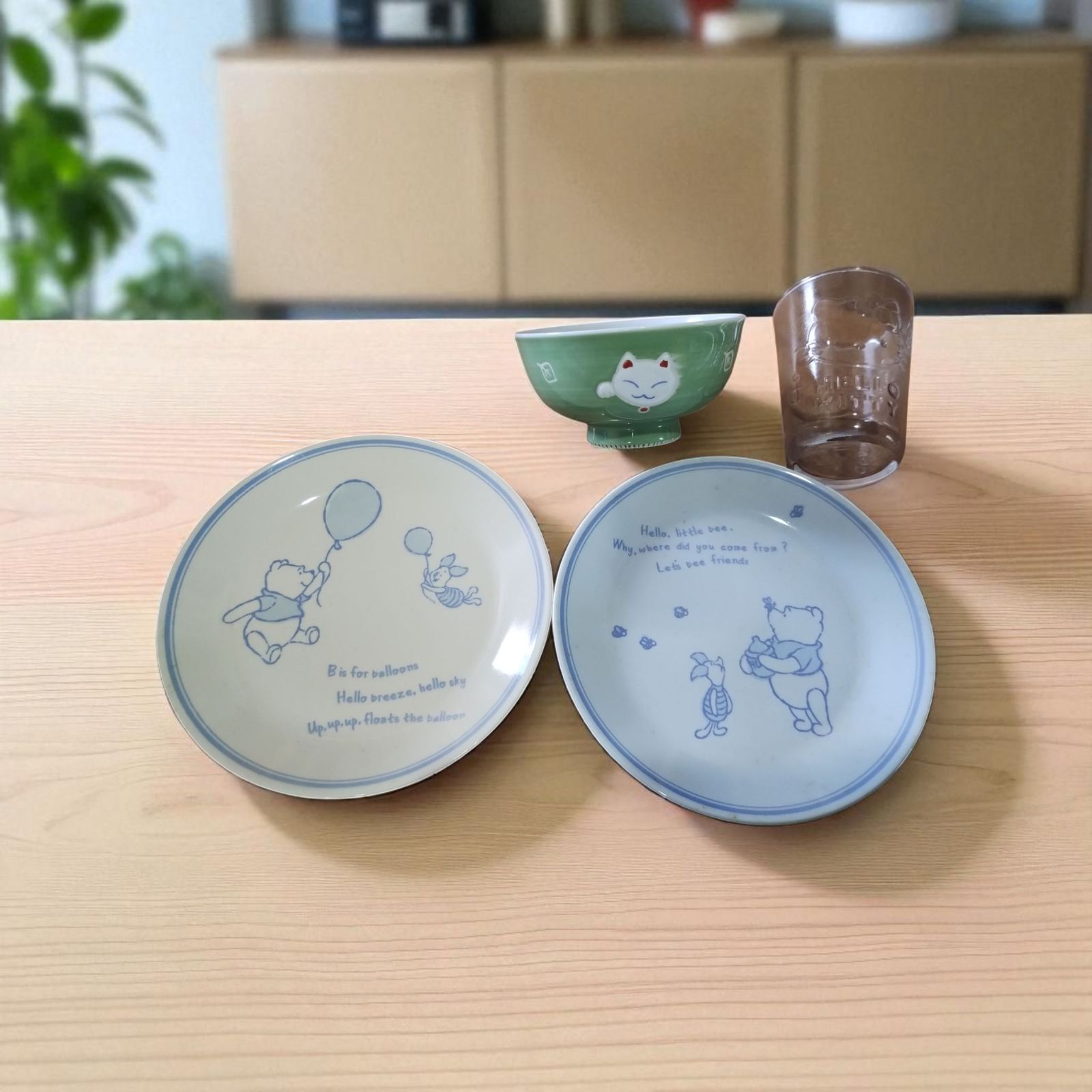 ハローキティコップ くまのプーさんお皿2枚 ・ネコのお茶碗 