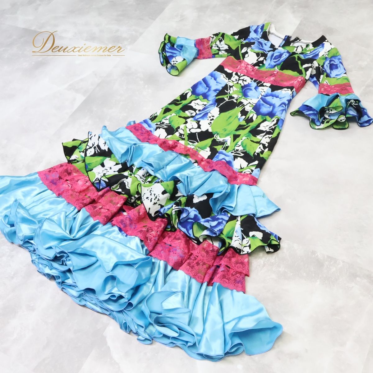 【美品 フラメンコ衣装】ブルー ワンピース ドレス 水色 青 ピンク 花柄 ボランテ フリル レース 総柄 模様 薔薇 豪華 華やか イベント パフォーマンス 大人可愛い 美品 フラメンコ衣装】ブルー ワンピース ドレス 水色 青 ピンク