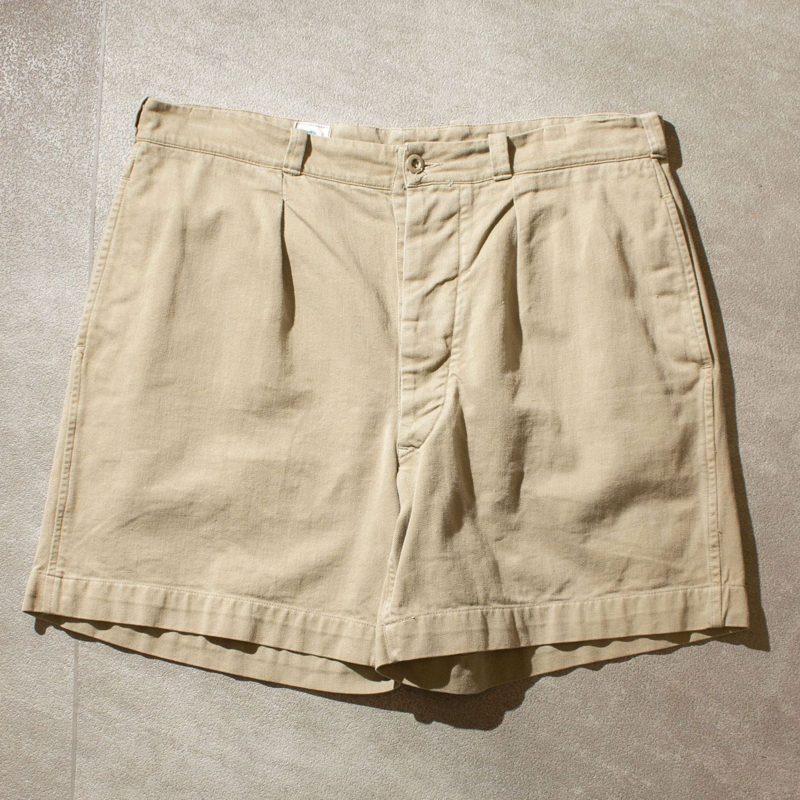 パンツ FRENCH ARMY M52 2TUCK CHINO SHORTS French Army M52 2-Tuck Chino Shorts