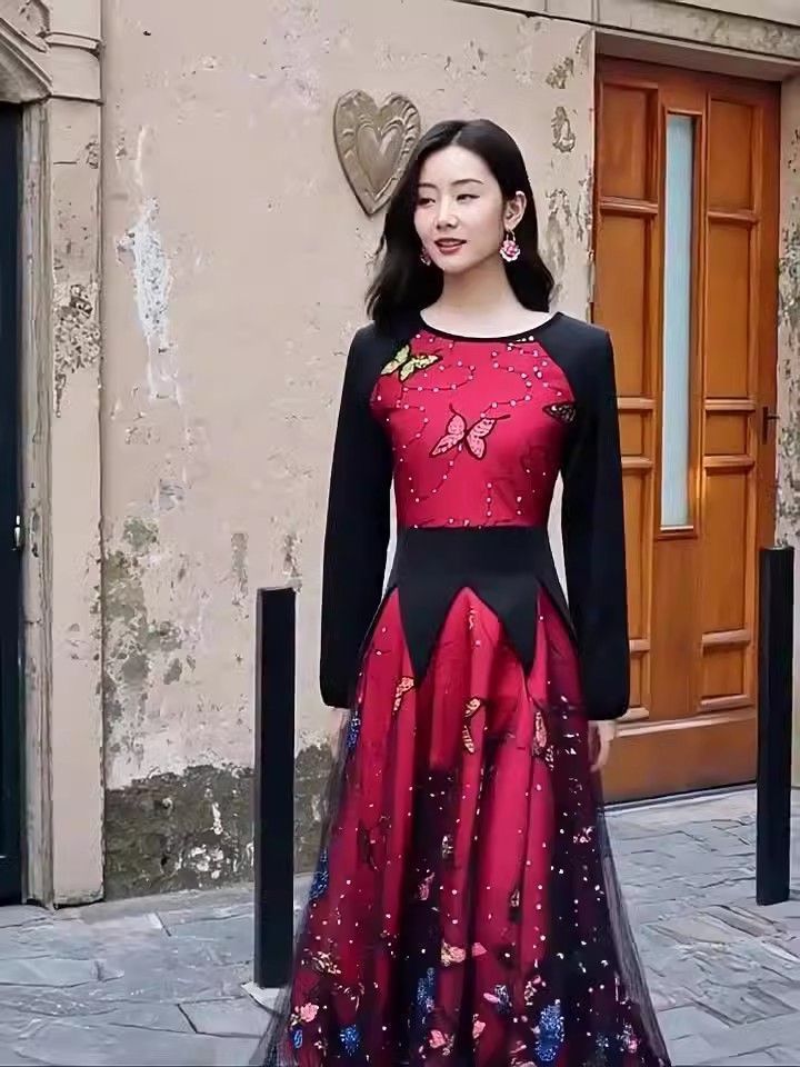 社交ダンスドレスNANAkA 社交ダンスドレス】NANAKA 赤ビーズ装飾