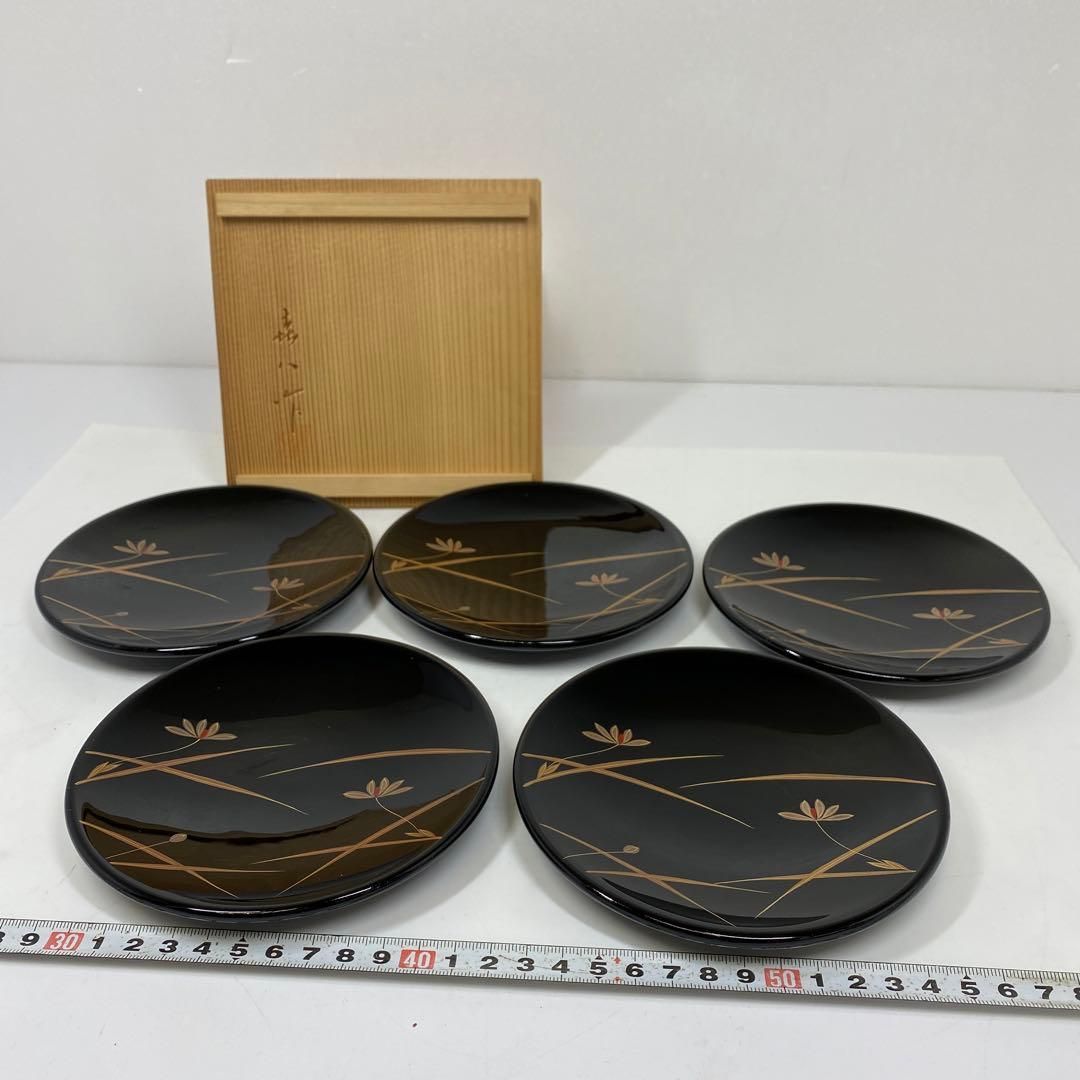 大下香仙 古代裂 蒔絵 銘々皿 共箱 w13.3cm 東キ8-0124① 秋の野蒔絵十種香箱 - 名古屋・徳川美術館 | The Tokugawa Art Museum