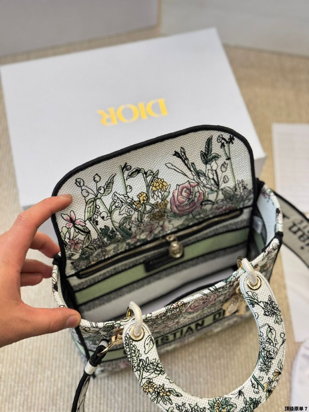 ディオール Lady D-Lite トワルドゥジュイリバース レディディーライト M0565ORGO ピンク グレー Dライト クリスチャンディオールLady D-Lite ミディアム ホワイト⁄ブラック