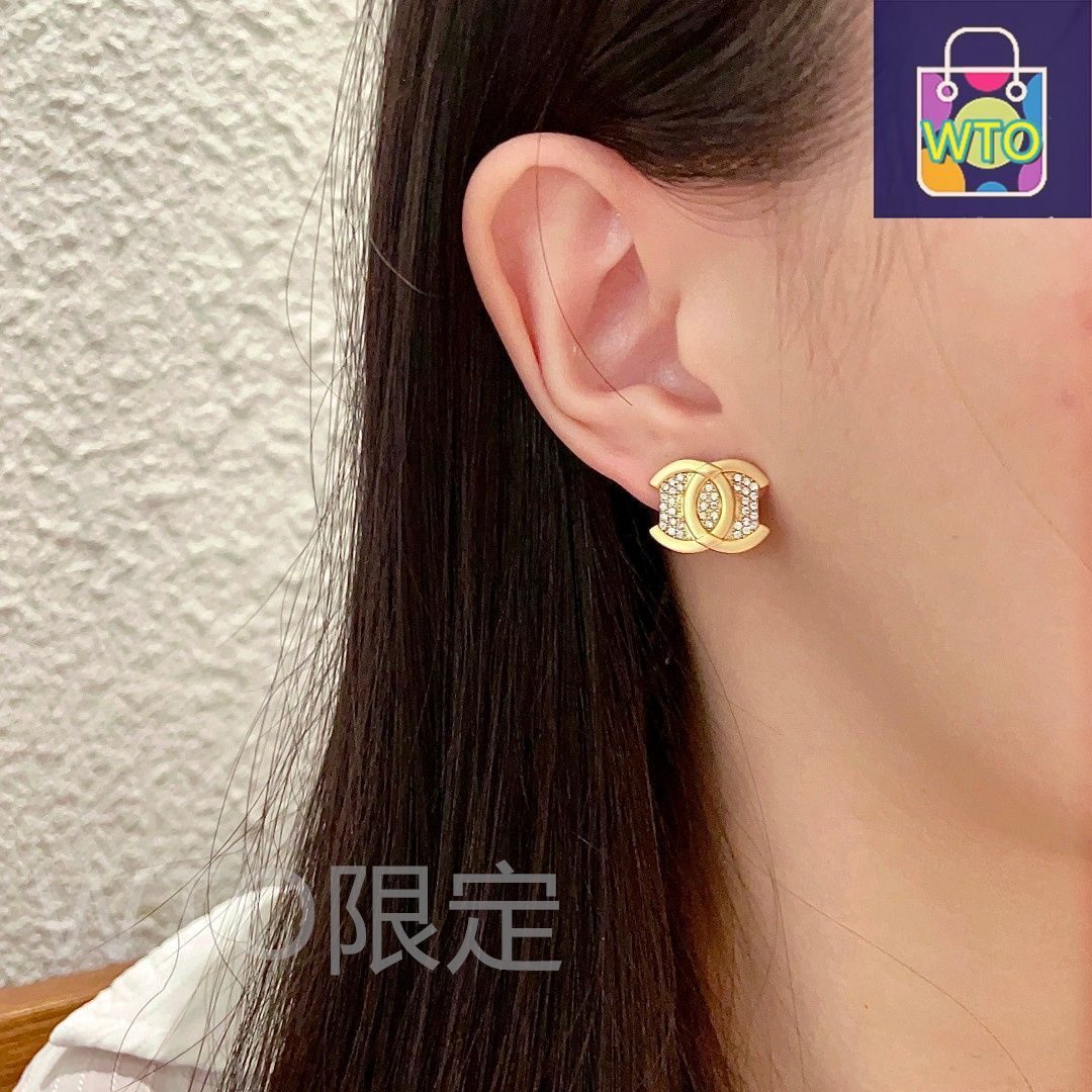 アルファベット ピアス