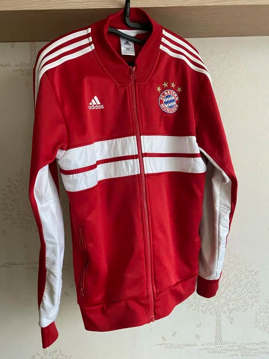 adidas FCバイエルン・ミュンヘン ジャージ セットアップ 金 ゴールド