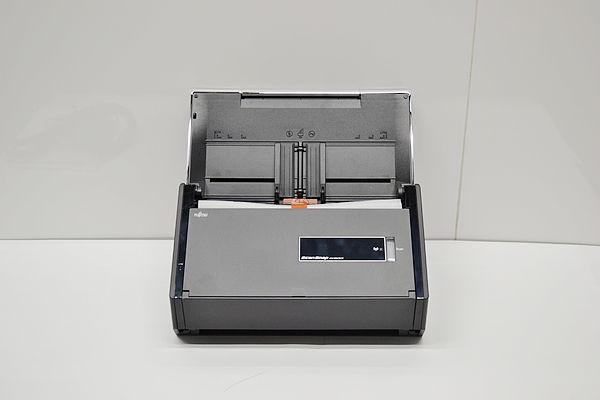 未使用品　富士通 A4カラーイメージスキャナ FI-ix500-d