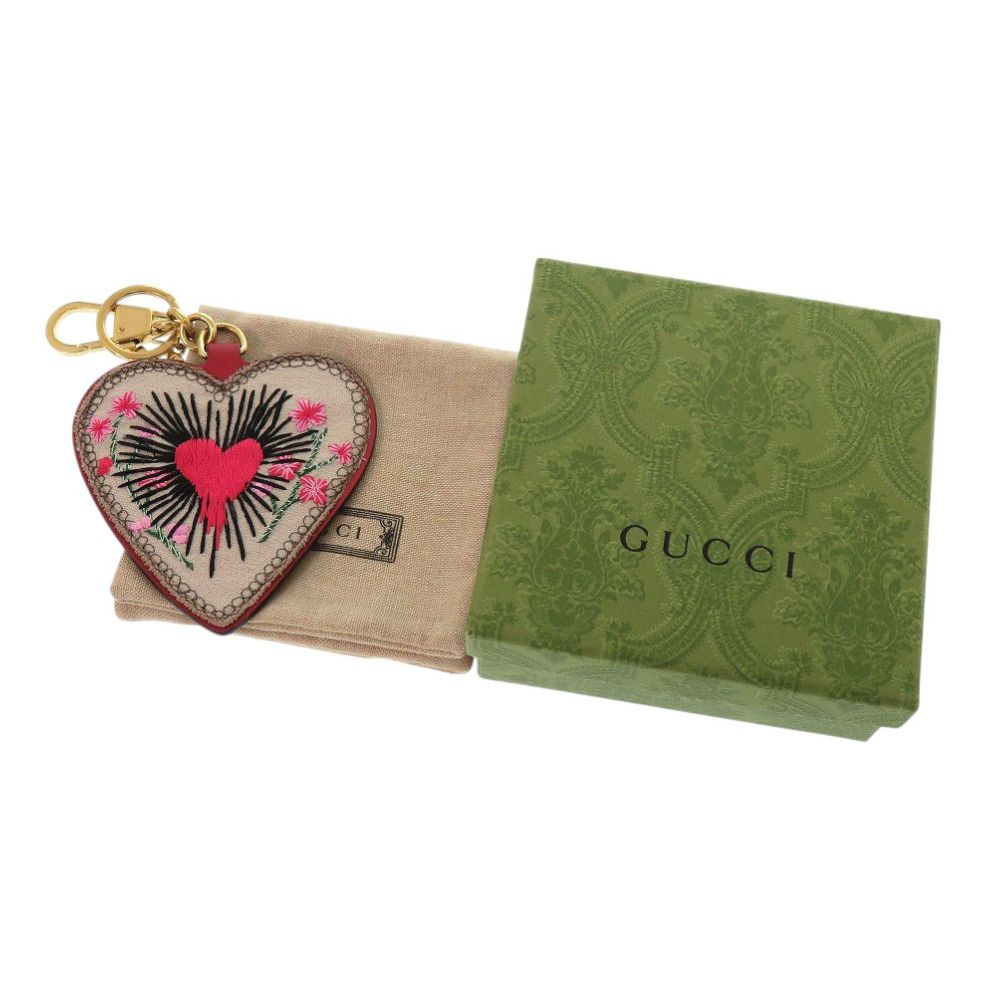 Gucci ハート型キーホルダー Heart-shaped keychain in Rosso Ancora red enamel | GUCCI® US