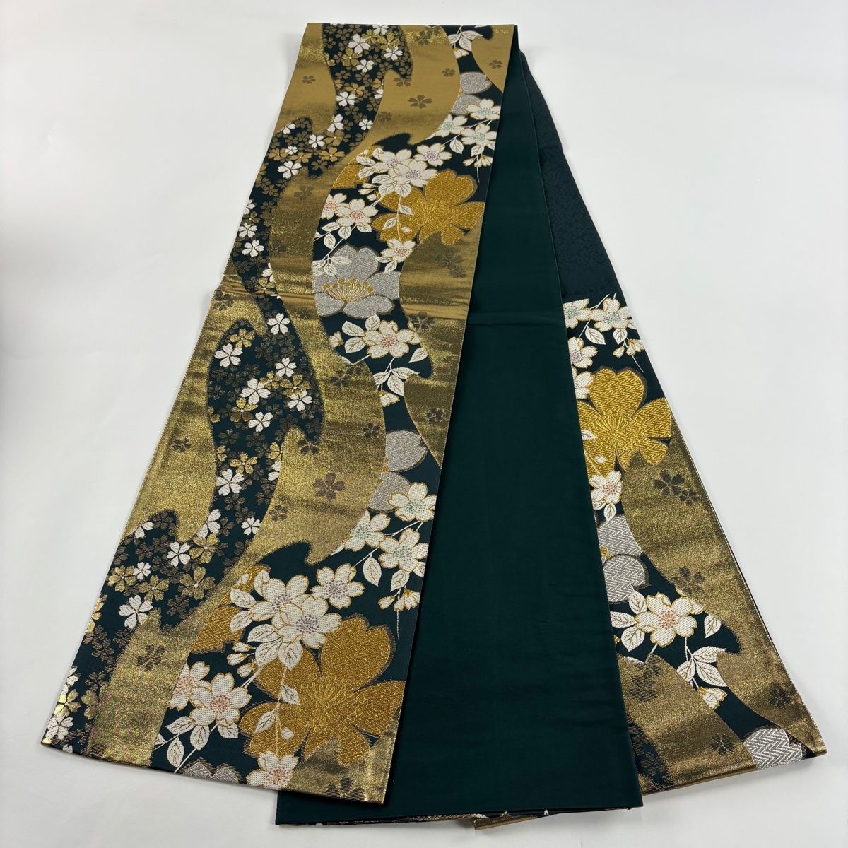 袋帯 美品 秀品 振袖向き 桜 箔 金銀糸 深緑 六通 正絹 【中古