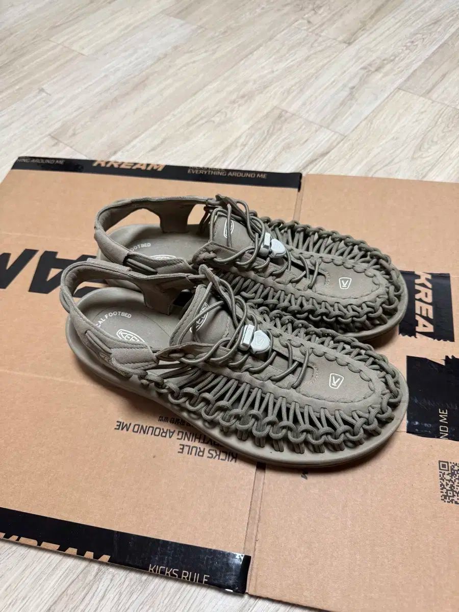 キーン KEEN ユニーク チーム ウルフ 280mm