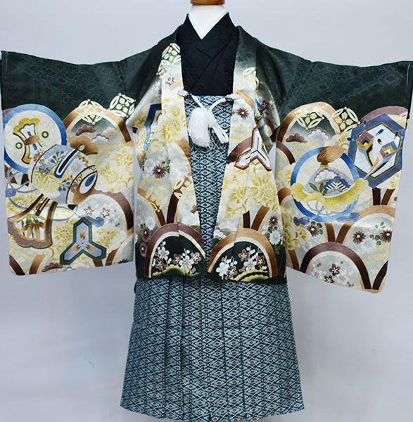 七五三 五歳 男児 羽織袴フルセット M寸 深緑色 袴変更可能 NO34259 七五三 五歳 男児 羽織袴フルセット 羽織 袴 紋袴 M寸 綸子地 豪華絢爛