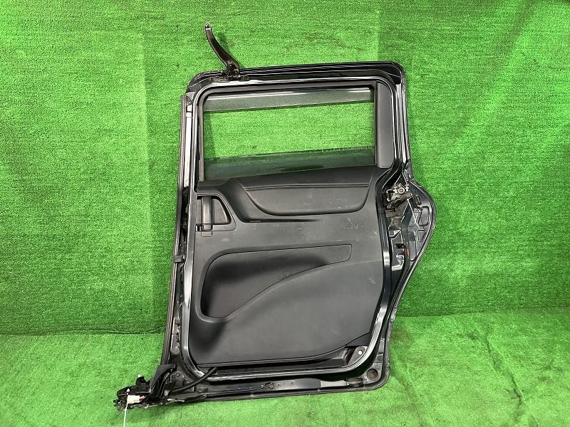 シエンタ NHP170G 右リアドア ハイブリッドG 7人 ニホンイタ M31Q8 67003-52570 209