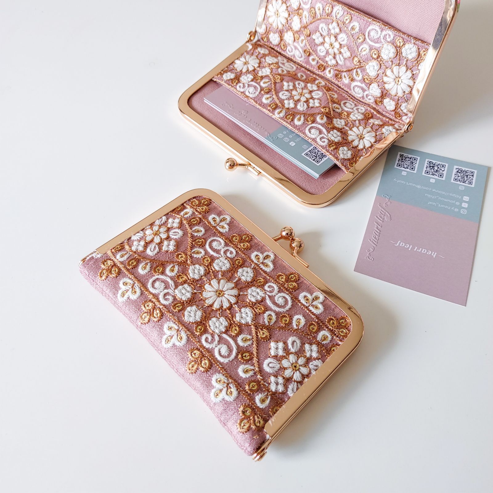 人気No.1】名刺入れ・クレジットカードケース(ピンク)『No.232 インド刺繍リボンカードケース』『作家のためのカードケース』ショップカードケース  名刺ケース がま口カードケース - メルカリ