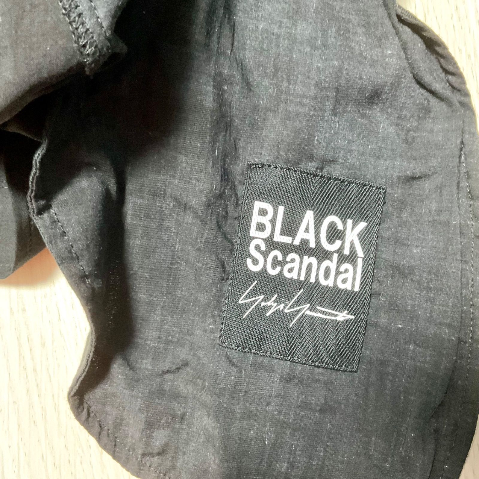 超入手困難】 ヨウジヤマモト yohji yamamoto BLACK SCANDAL ろくろっ首 ロングスカート スカート プリーツスカート 黒  プリント サイズXS 美品 - メルカリ