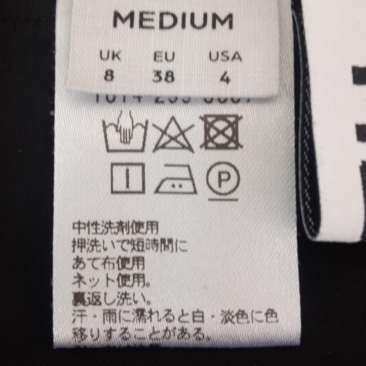 - 黒