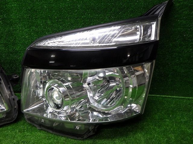 ヴォクシー ヘッドライト 左右 HID ZRR70/75 前期 28-203 VK バラスト