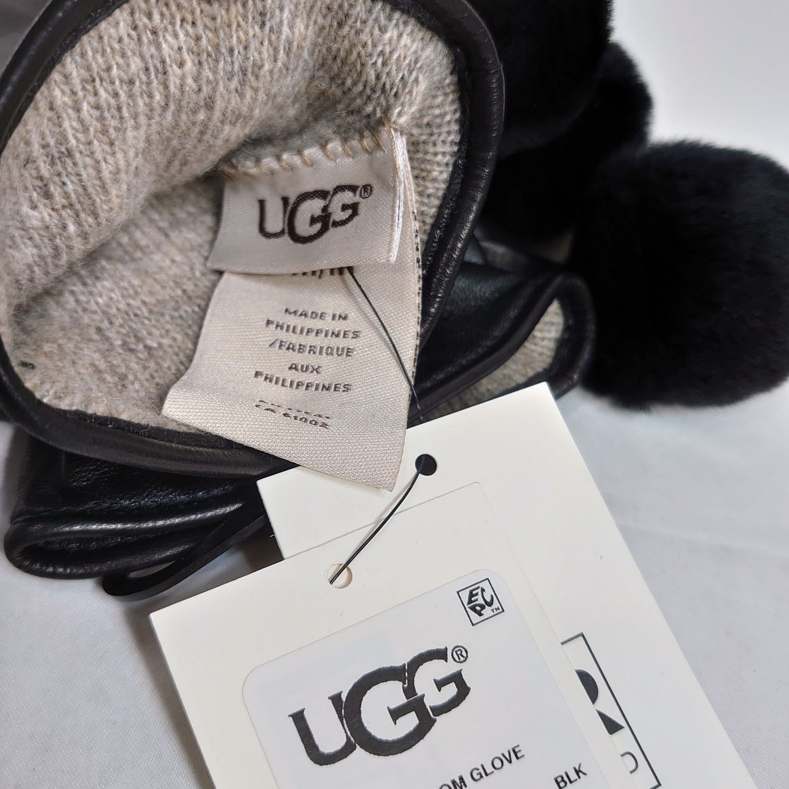 UGG アグ/レザー手袋/LEATHER POM GLOVE/BLACK - アンプラグド - メルカリ
