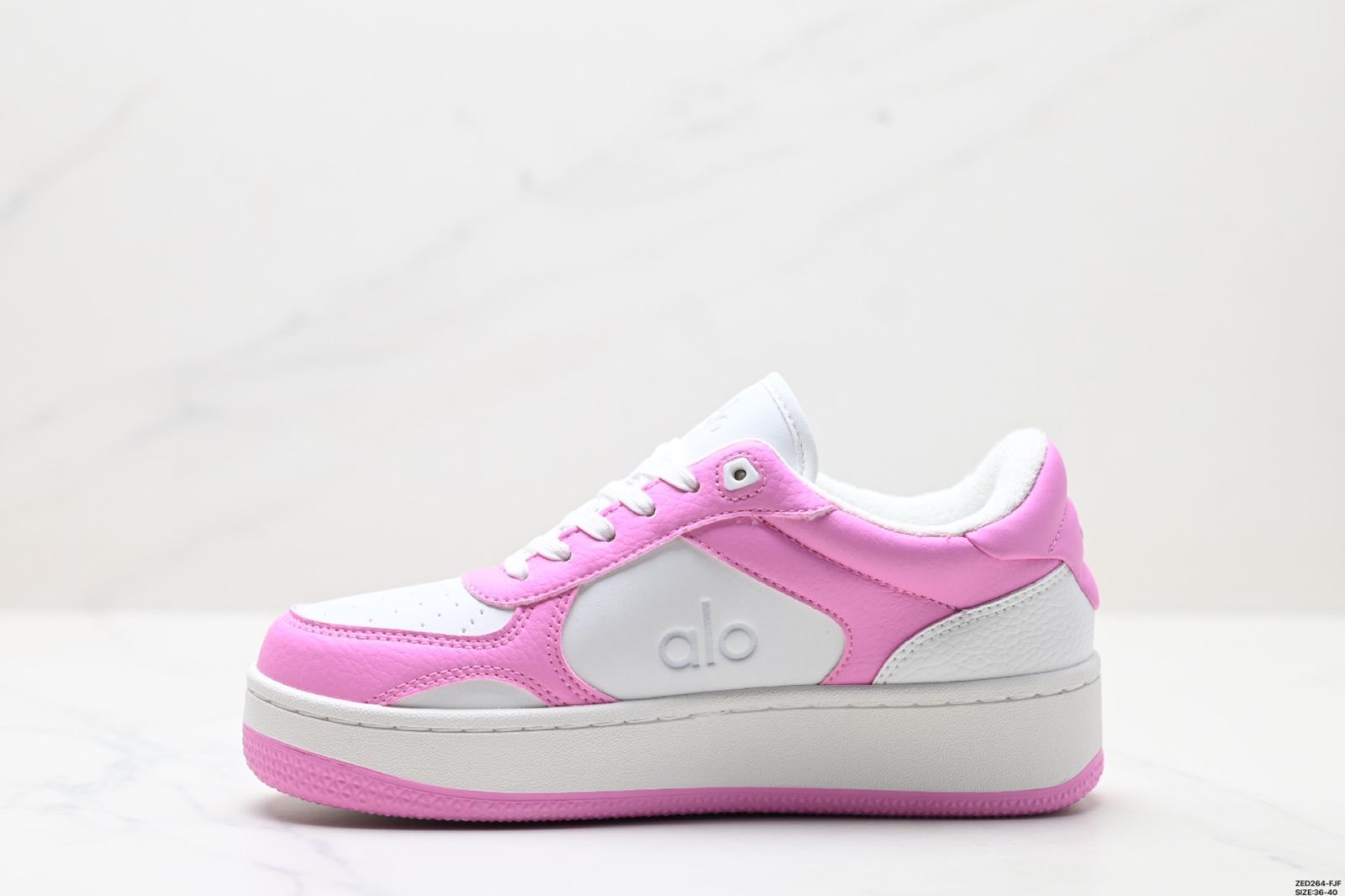 美品 alo yoga ストレッチ クロップド フーディー PINK (M) W5561R_04562_b1_s1_a1_1_m18_gr