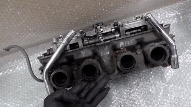 CB400 SUPER FOUR NC31-1101xxx の シリンダーヘッド 1758766060