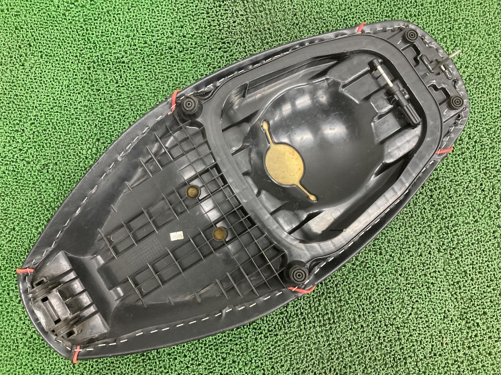 中古　トリシティ125/SE82J　純正シート ウェビックガレージセール | ☆トリシティ125 SE82J 純正 シート