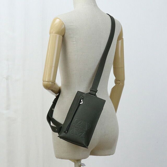 【大幅値下】ロエベ　バーティカルTポケット　メンズ　ボディバッグ LOEWE】ロエベ『バーティカル Tポケット』メンズ ボディバッグ 1