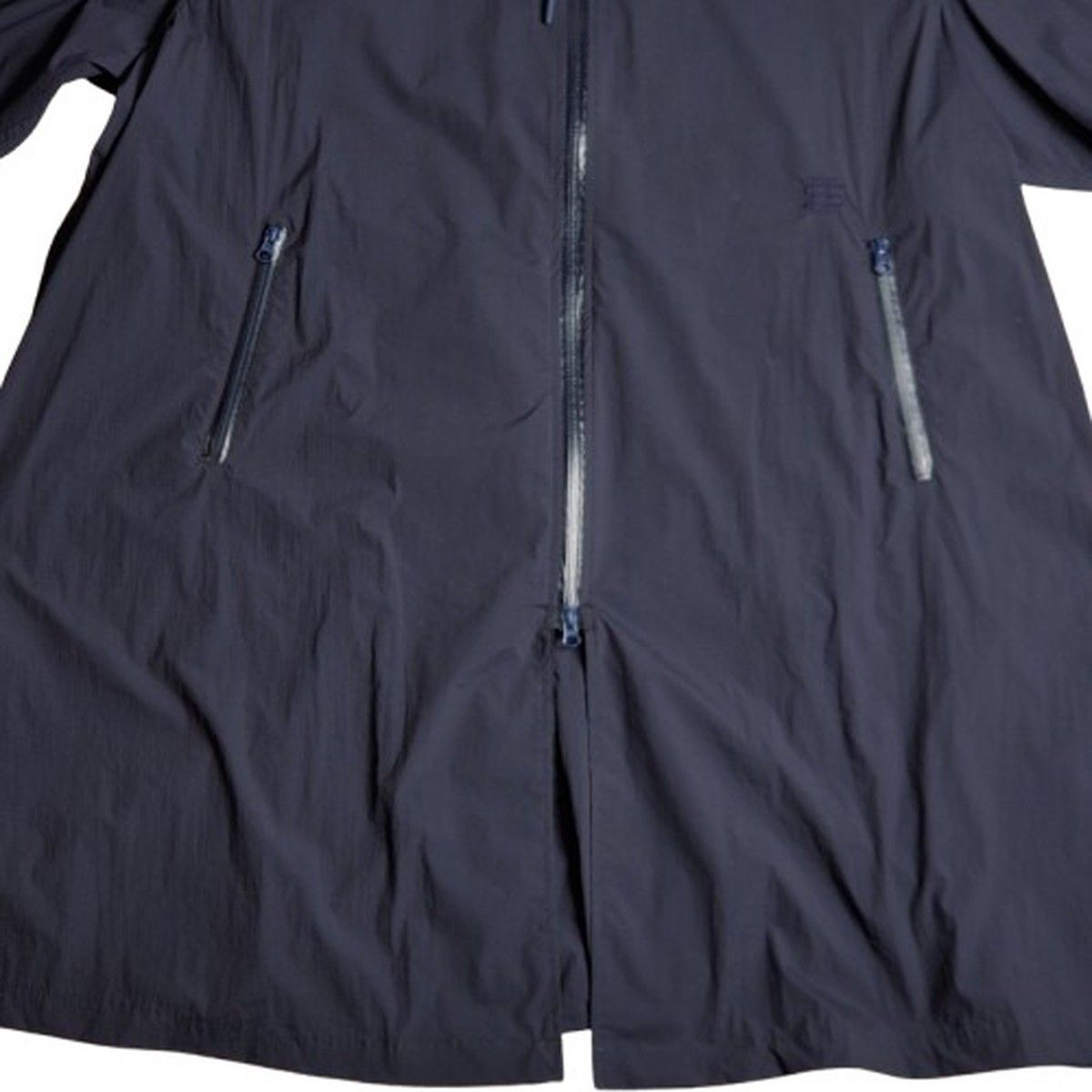 ナイロンパーカー