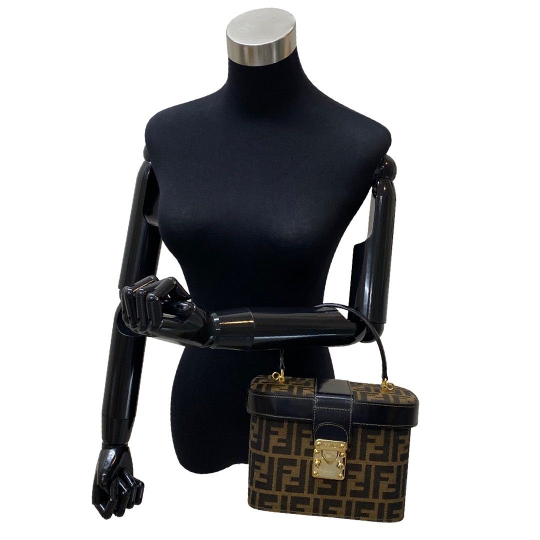 極 美品 箱 袋付き FENDI フェンディ ズッカ 柄 ロゴ レザー 本