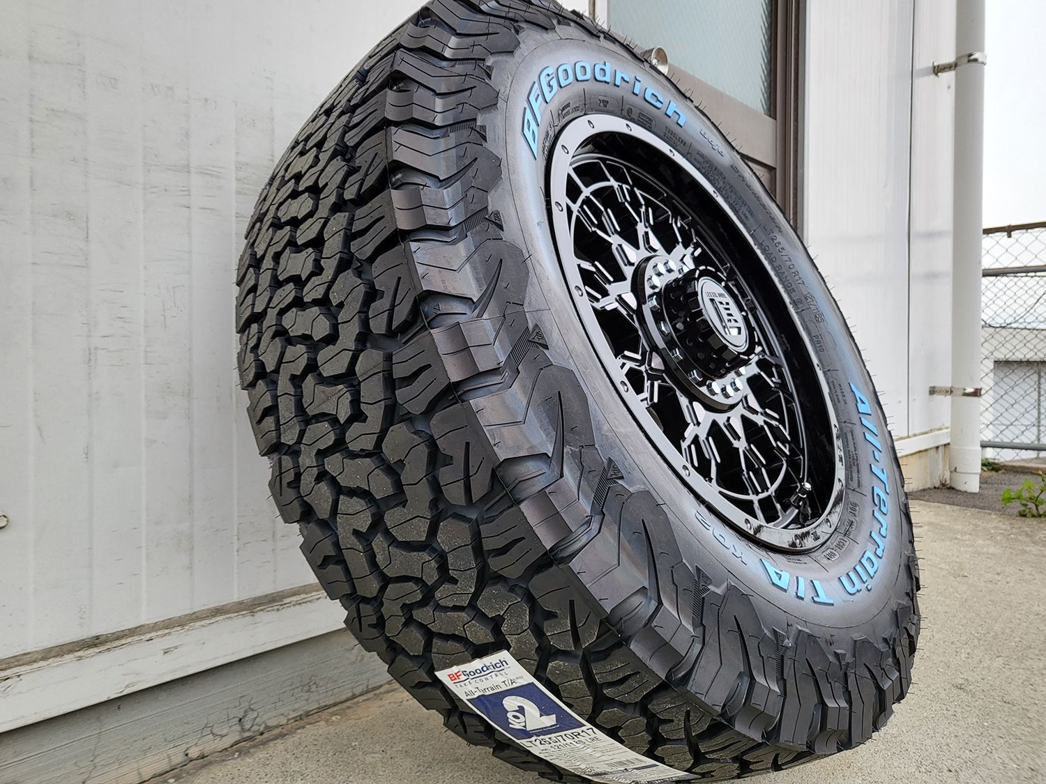 BFグッドリッチ LEXXEL SwaGGer ハイラックス サーフ パジェロ BF グッドリッチ KO2 AT 265/65R17 265/70R17 タイヤホイール 4本セット