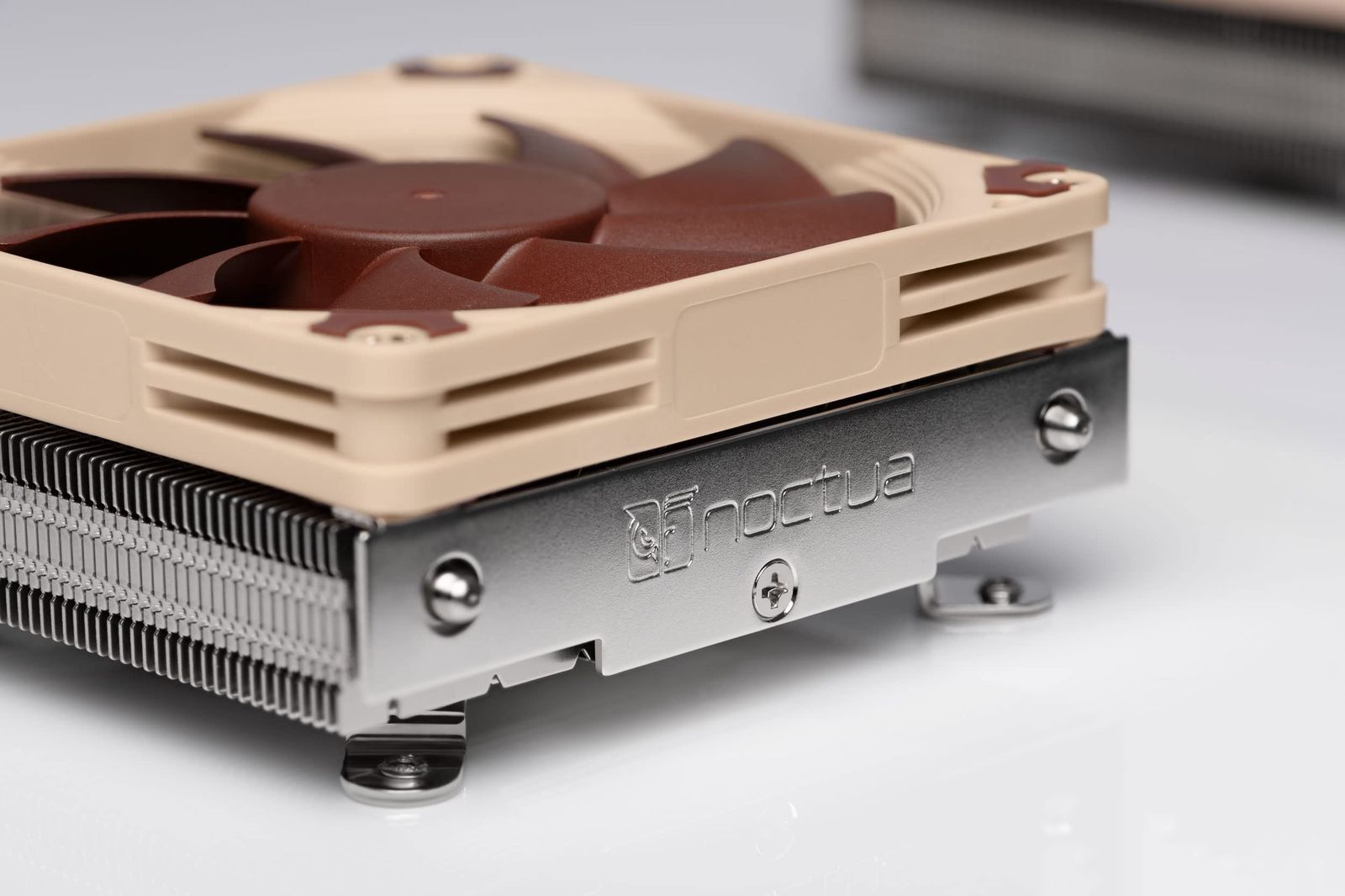 Noctua NH-L9i, Intel LGA1200/LGA115x対応 プレミアム ロープロファイル CPUクーラー (ブラウン) Noctua NH-L9i Intel 37mm Profile specifications