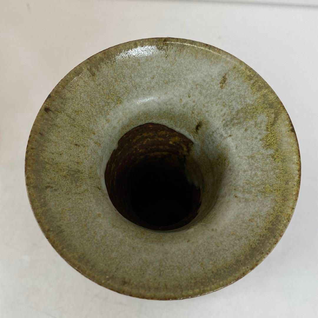 斬新な出来栄えの花瓶