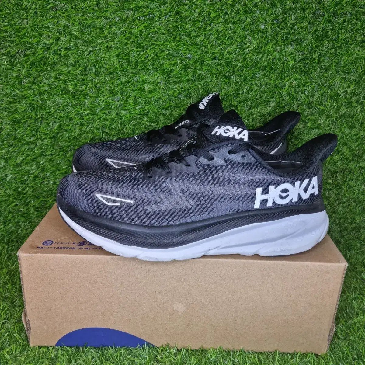 ホカクリフ トン ブラック ランニングシューズ 270