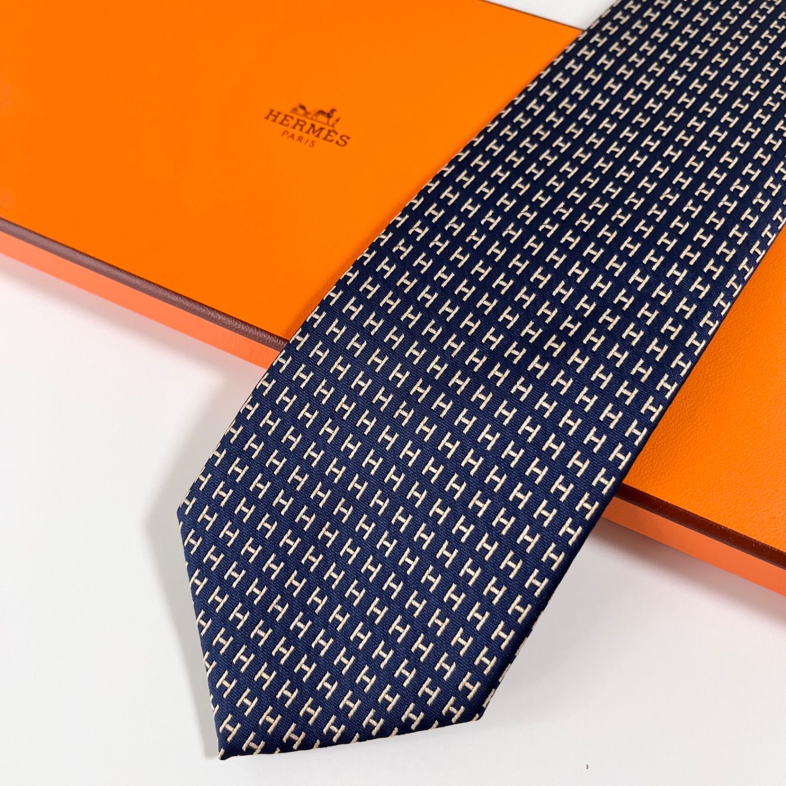美品 HERMES エルメス ネクタイ シルク100% ダークネイビー H柄