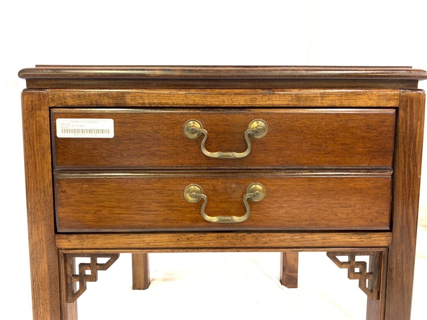 ナイトテーブル