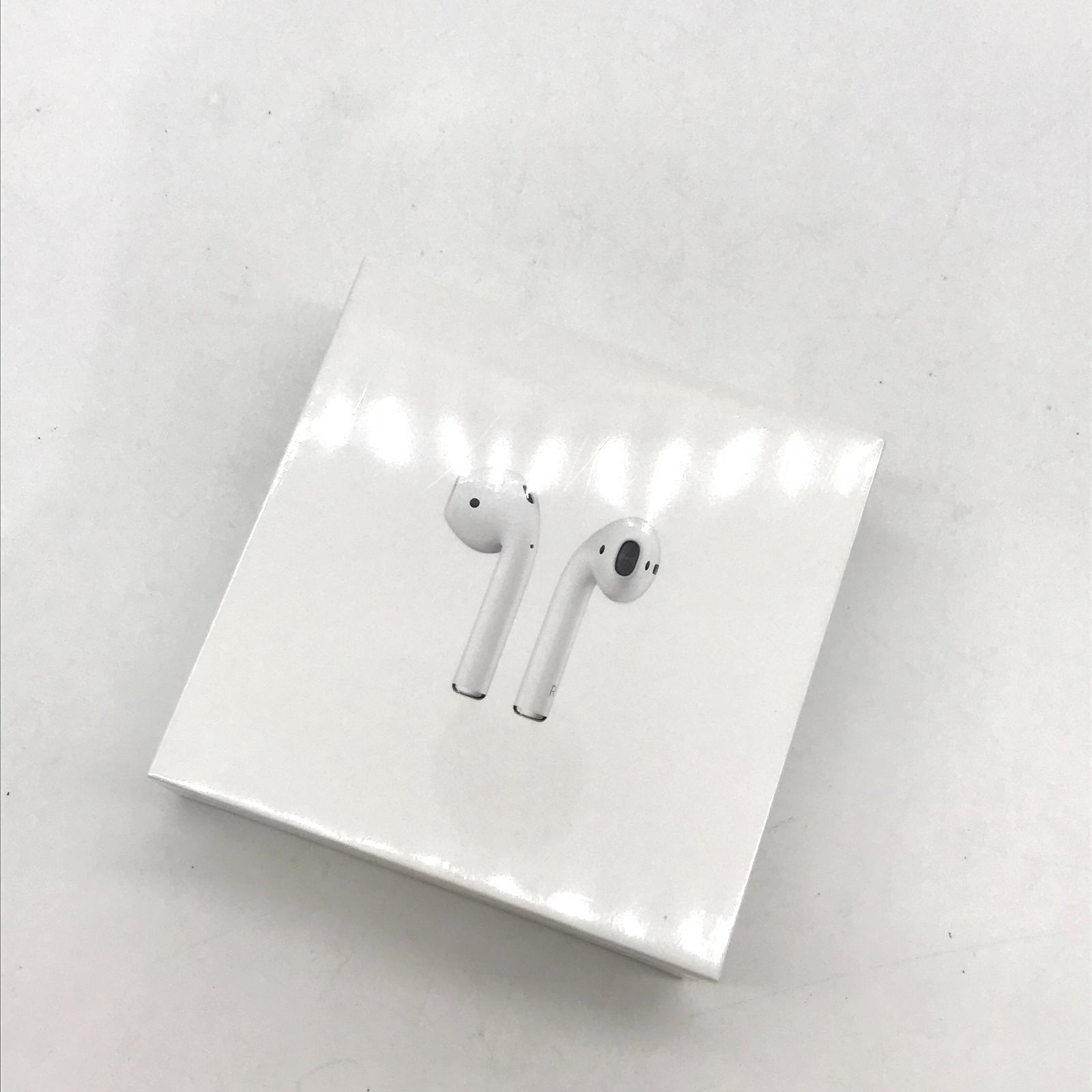 ▽【未開封品/Sランク】AirPods with Charging Case (第2世代) MV7N2J