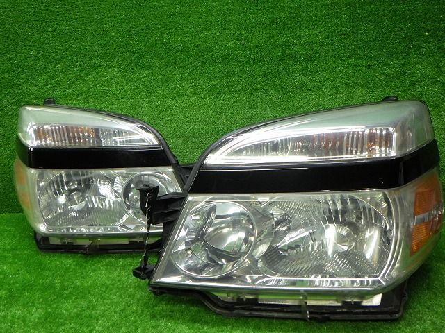 トヨタ 60系 ヴォクシー 後期 ヘッドライト 左右 HID 28-183