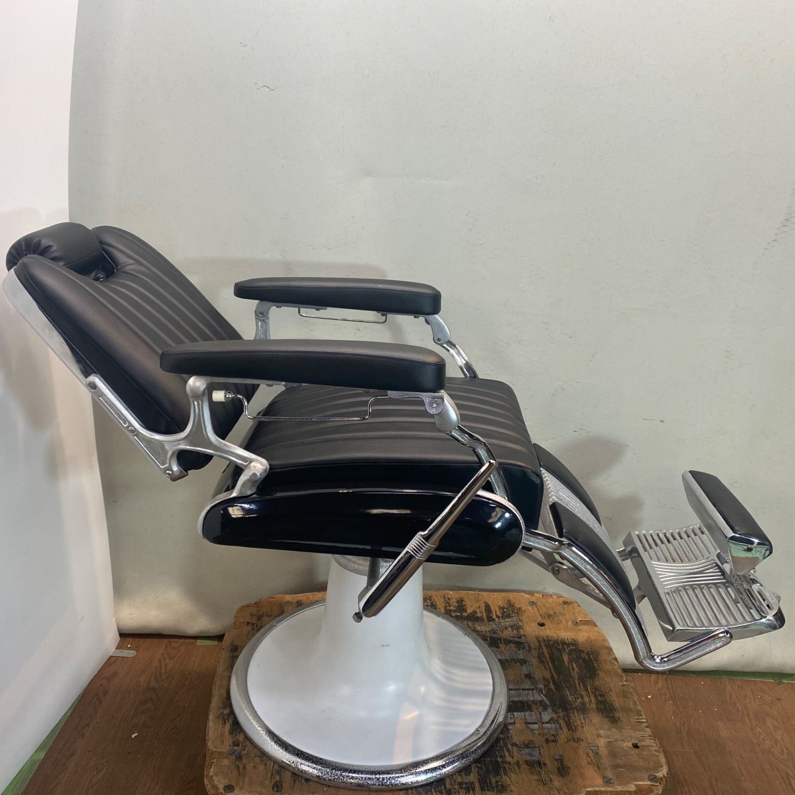 タカラベルモント製 理容椅子 54号 カスタム品 - メルカリ タカラベルモント製 理容椅子 54号 カスタム品 - メルカリ