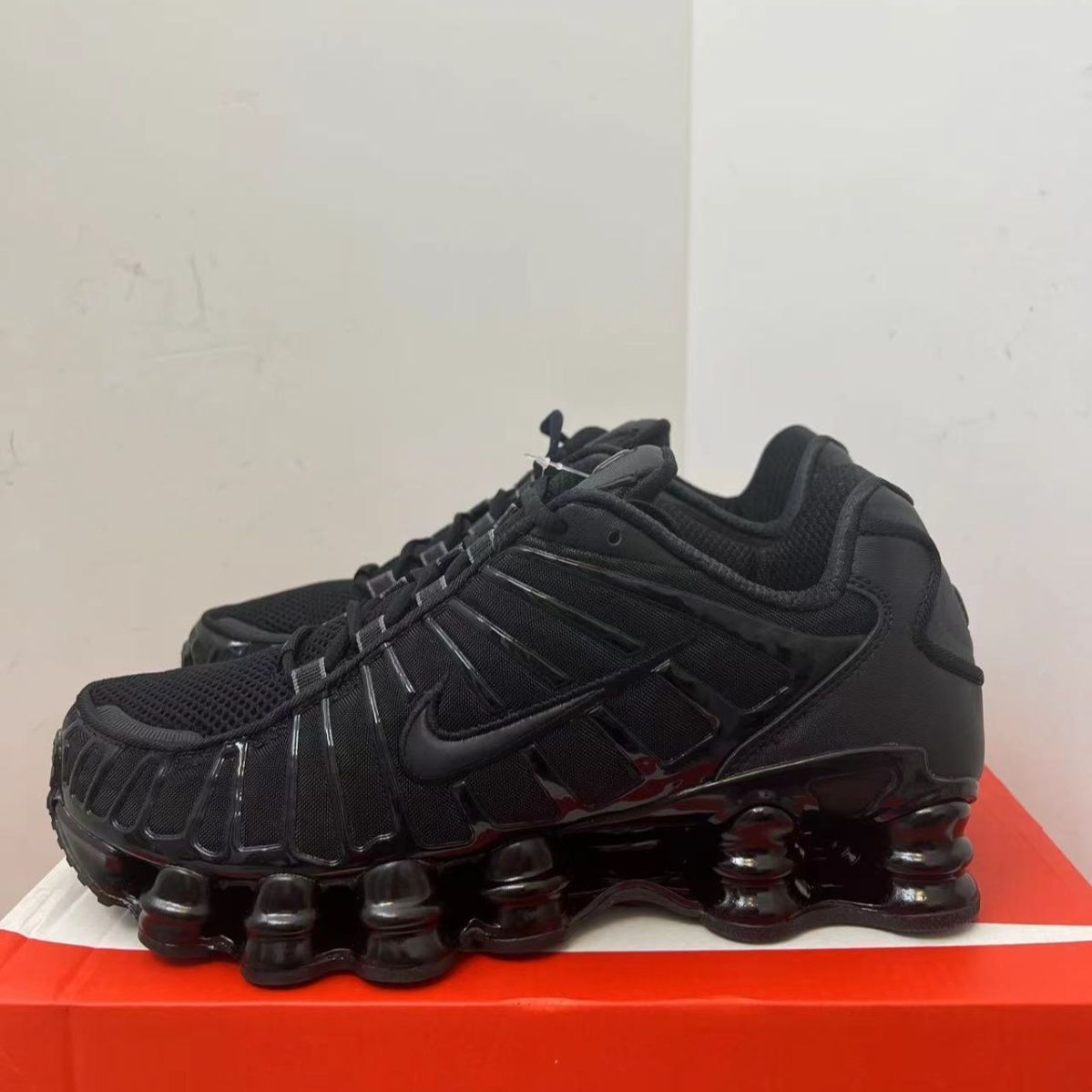 新品未使用ナイキ Nike WMNS Shox TL 