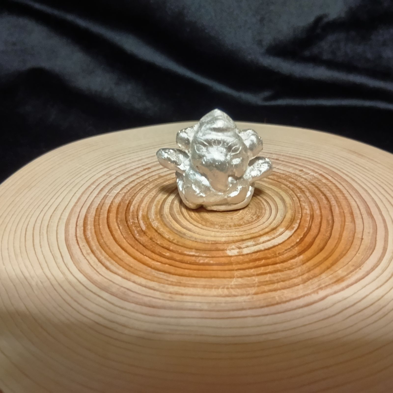 柴崎重行 八雲 木彫熊 木彫り 美品 エンジュ 柴崎重行 八雲 木彫熊