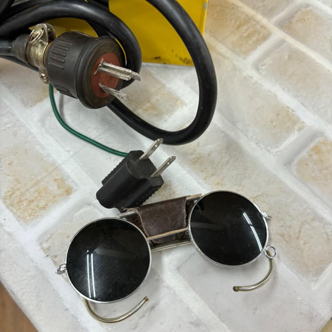 100V