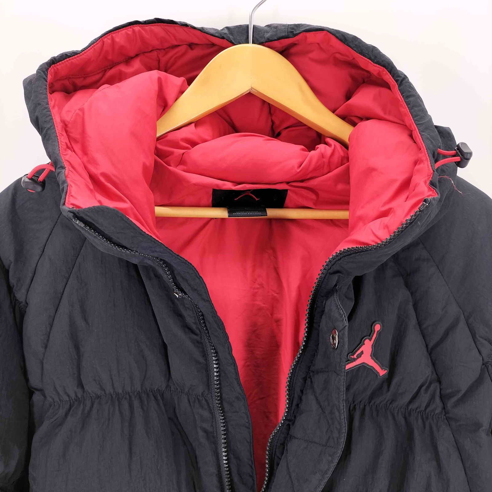 美品 JORDAN BRAND AS M J ESS PUFFER JKT XL JORDAN BRAND AS M J ESS PUFFER JACKET BLACK/FIRE RED/FIRE RED 22HO