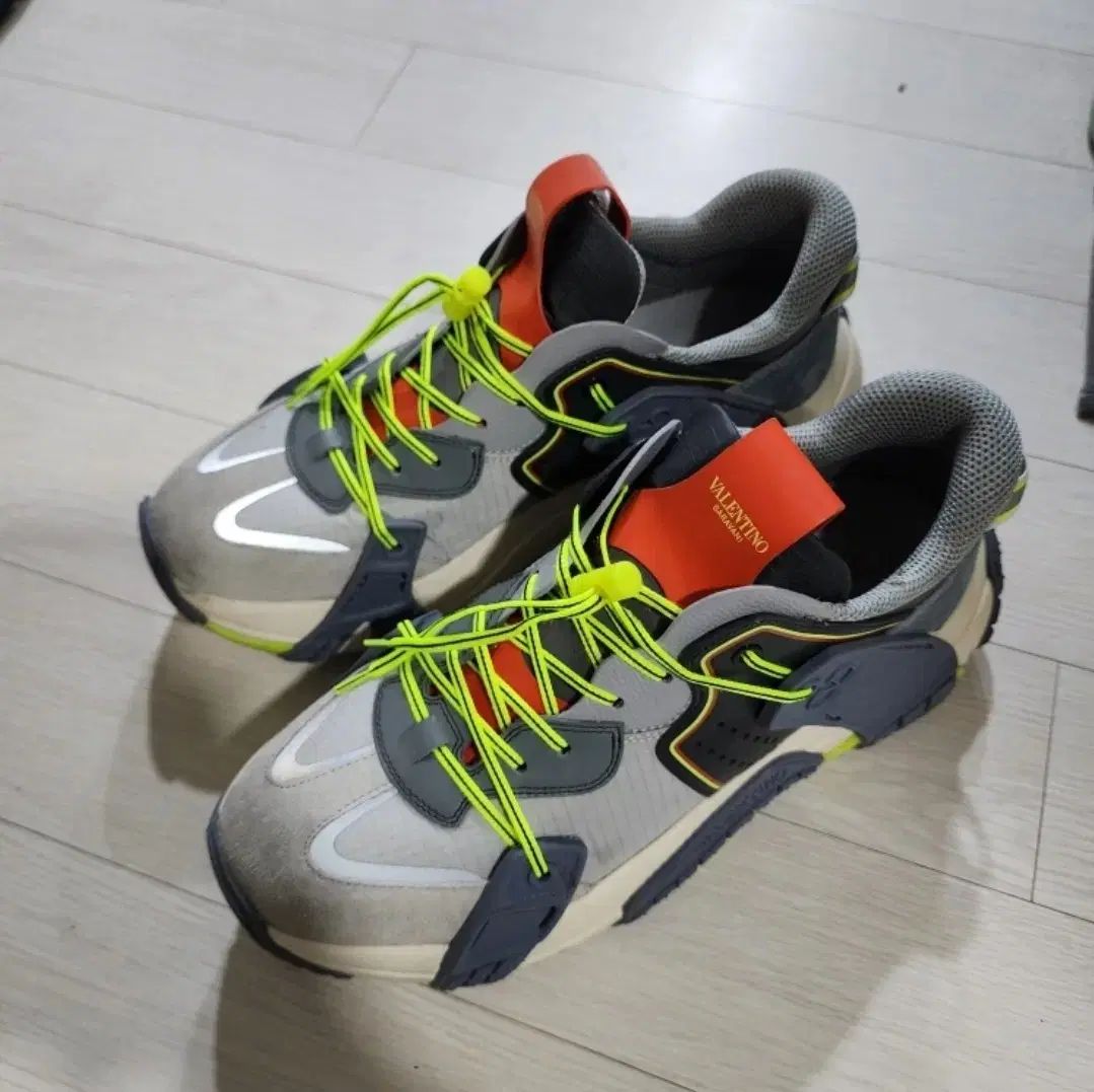 VALENTINO(ヴァレンティノ) ロックランナー スニーカーズ 41 - メルカリ