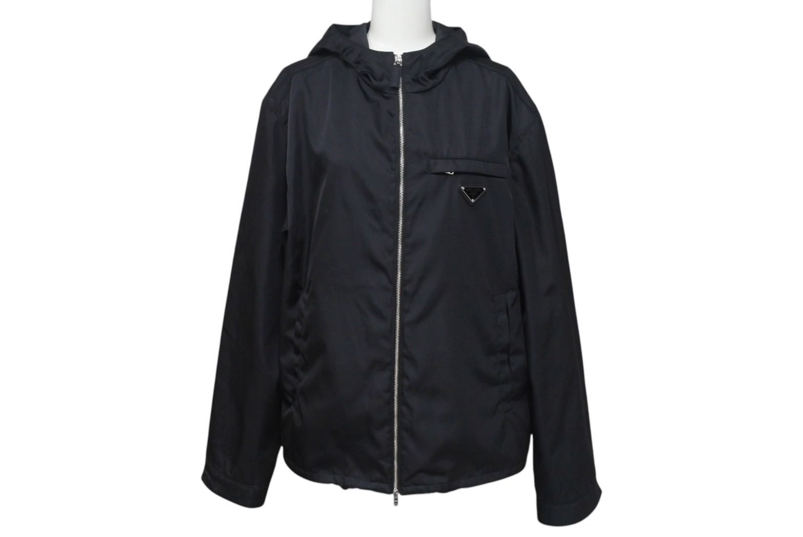 PRADA プラダ ナイロンジャケット トライアングルロゴ フード付き ナイロン ブラック シルバー金具 サイズ46 4b000937