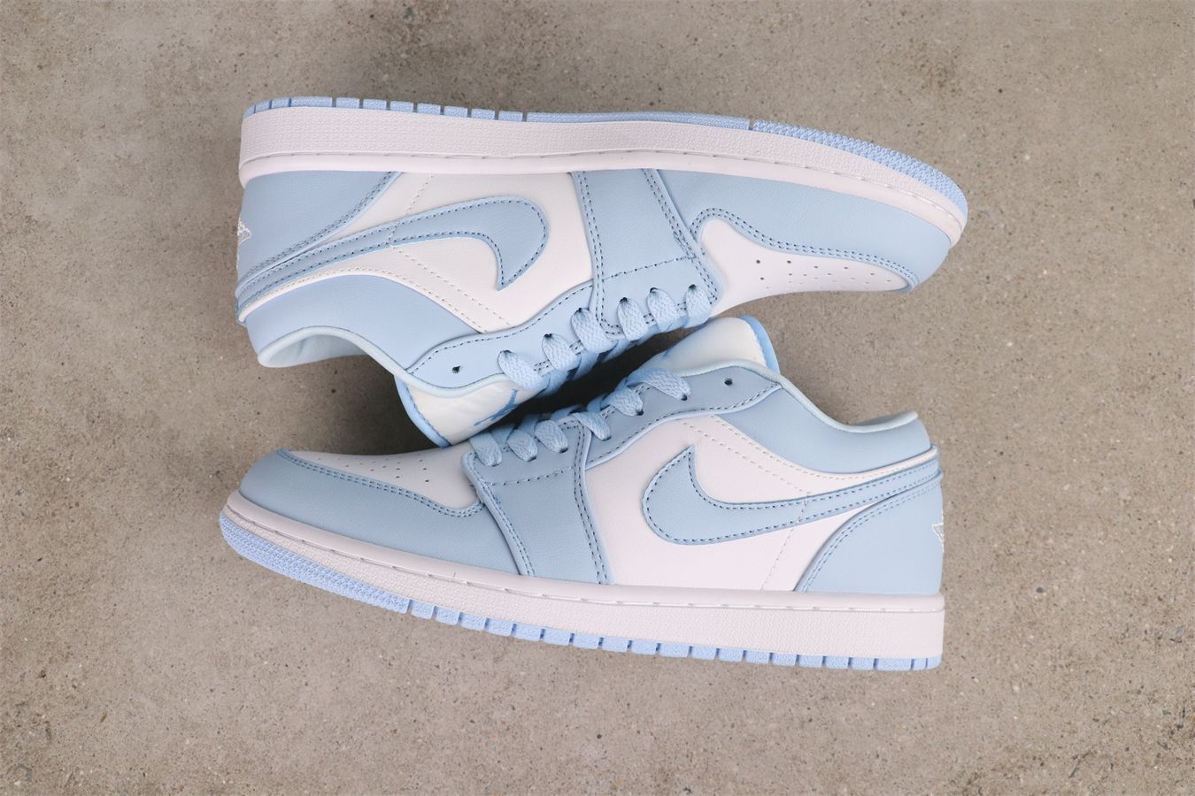 未使用新品　エアジョーダン 1 LOW G ライトブルー　28.5センチ NIKE AIR JORDAN 1 MID SE GS ナイキ エア ジョーダン ミッド