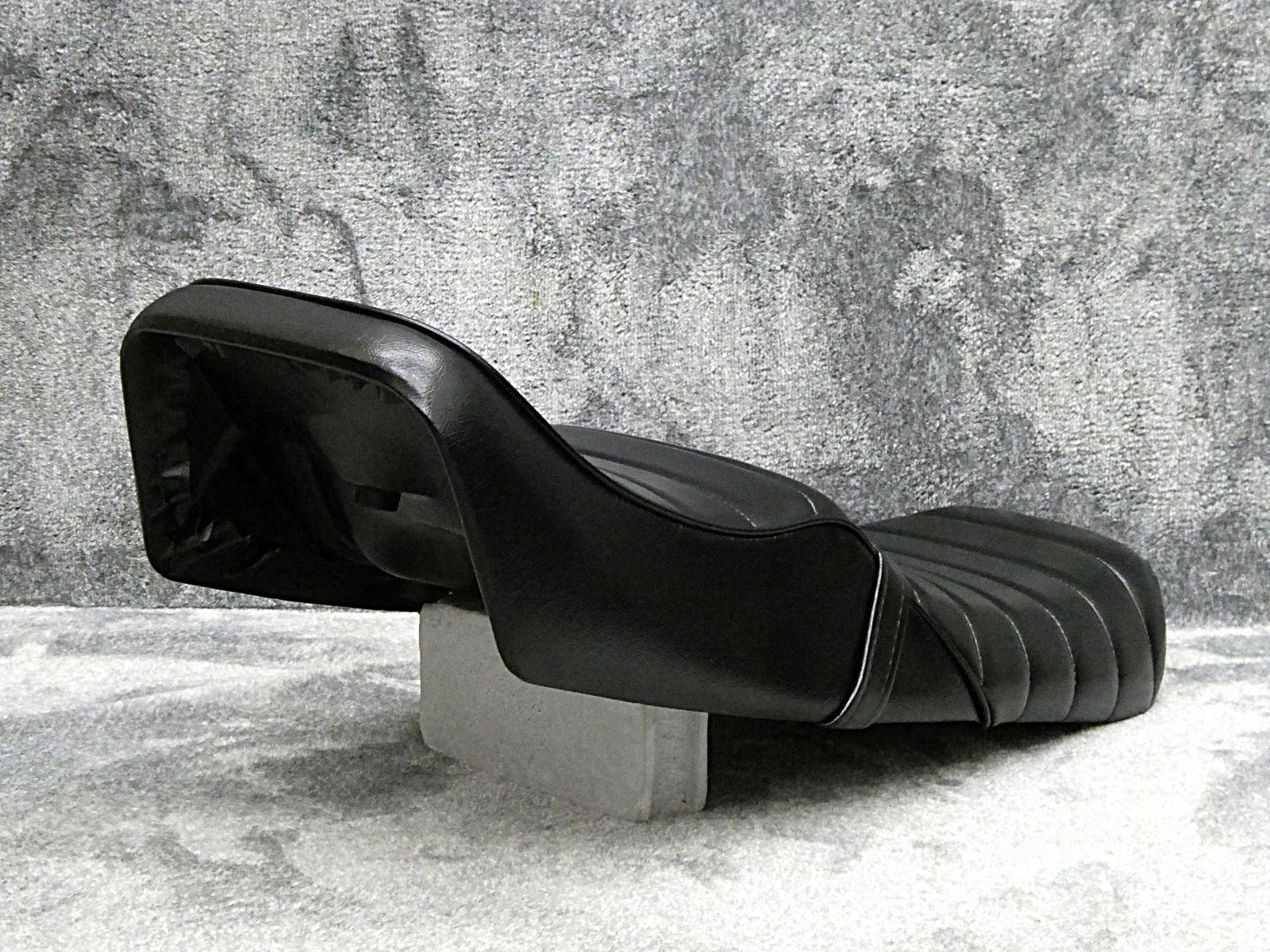 ブラック ボタン