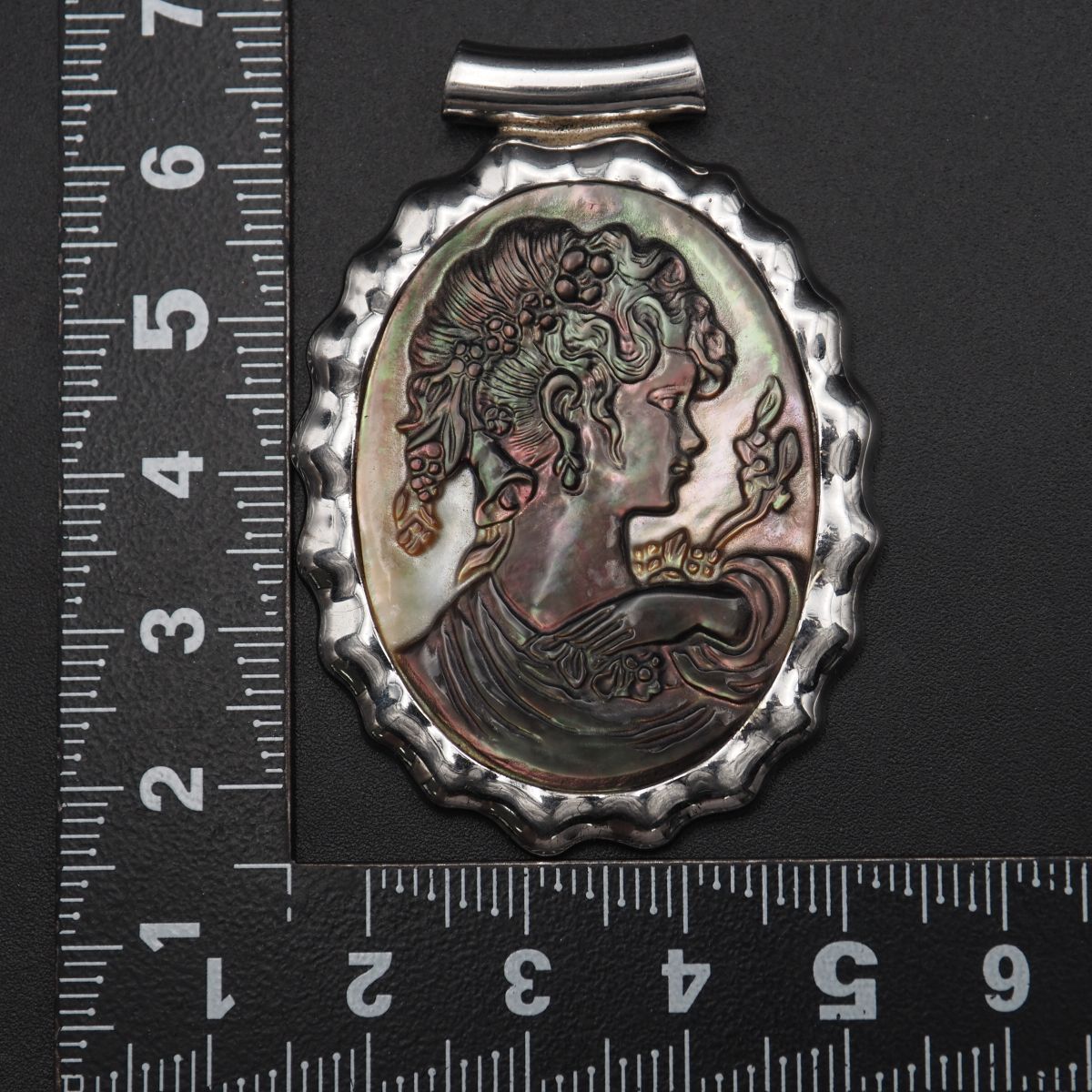 シェルカメオ ヤギと男性のレリーフ 彫刻 925 シルバー フレーム ヴィンテー シェルカメオ ヤギと男性のレリーフ 彫刻 925 シルバー フレーム